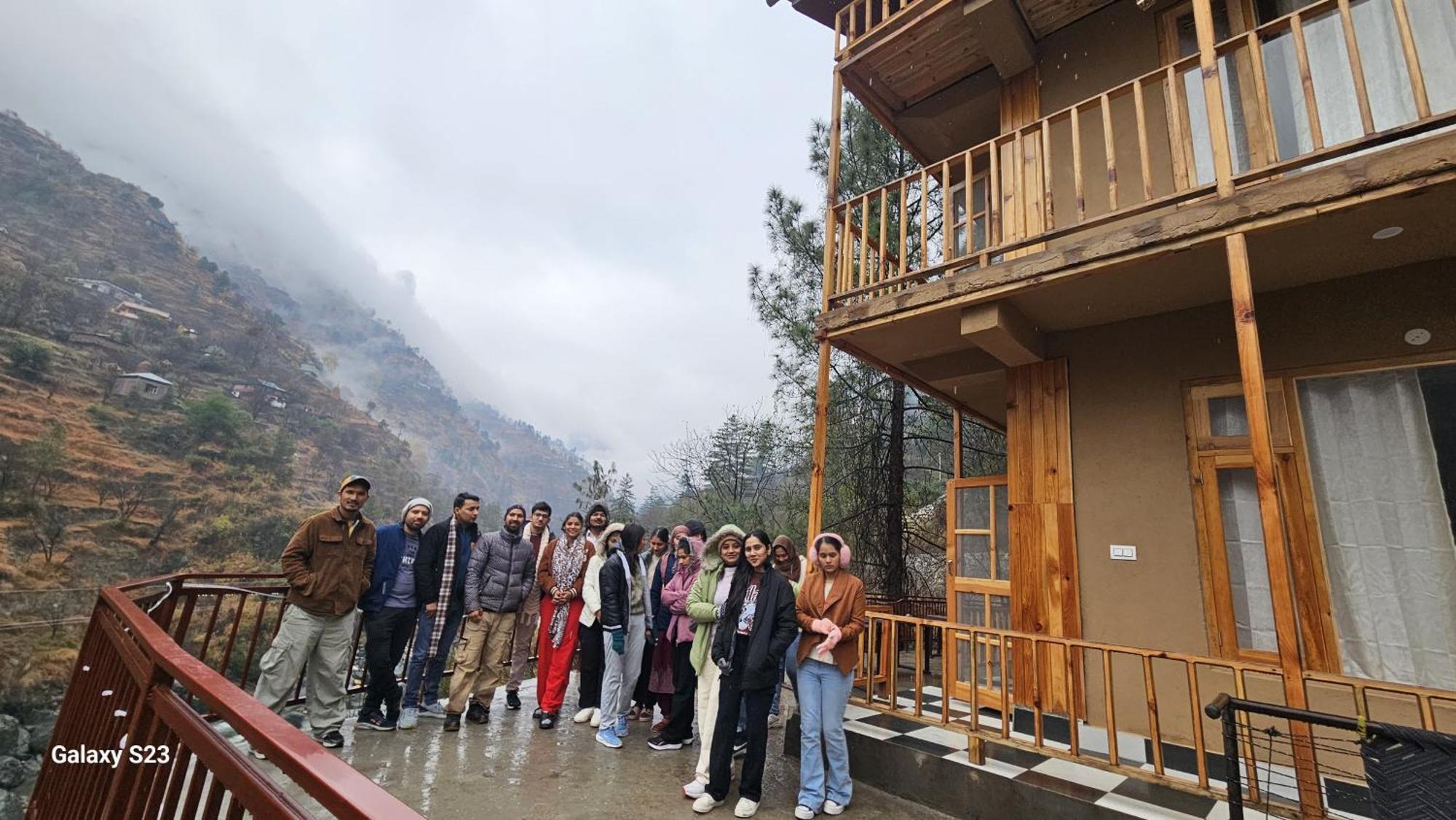 The Fiza Retreat Tirthan Banjār Eksteriør billede